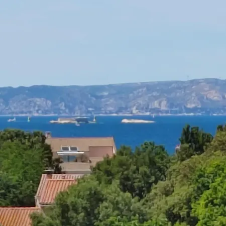 Apartment Pointe Rouge Near & Marina